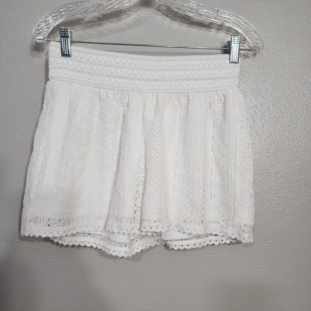 Maurice's Women's‎ White Dressy Eyelet Shorts Size Medium Stretchy Waist